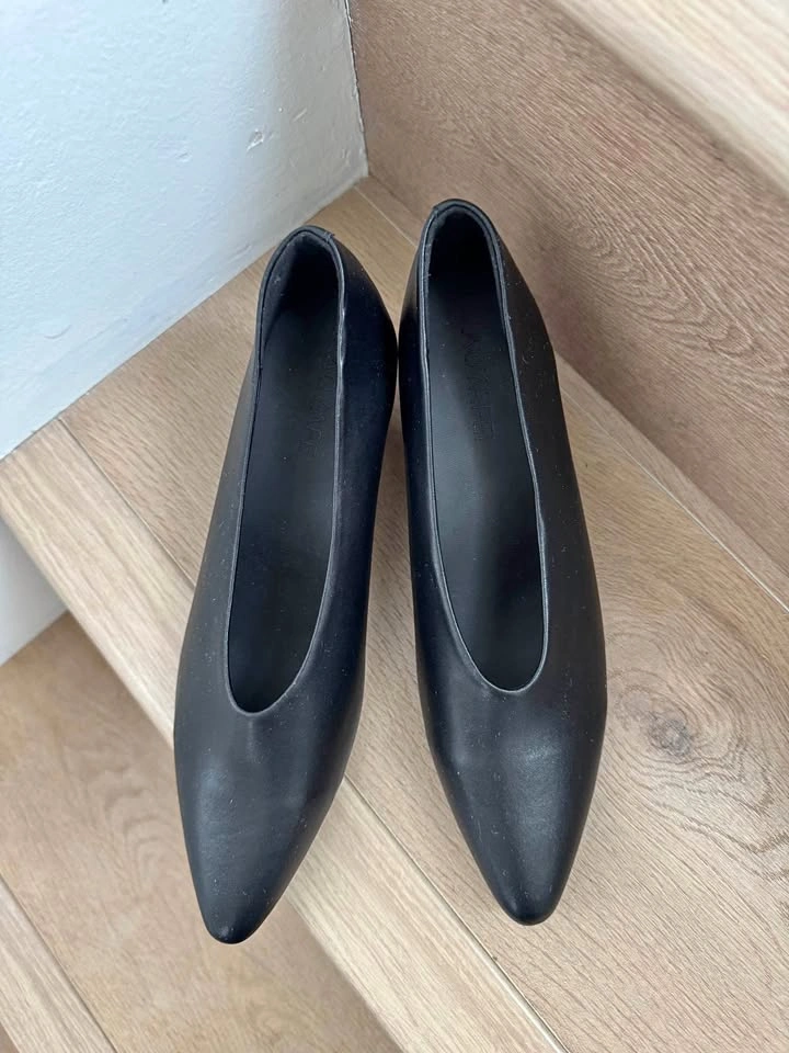 Brand new Super Soft Lambskin Leather Black Pumps – Comfortable