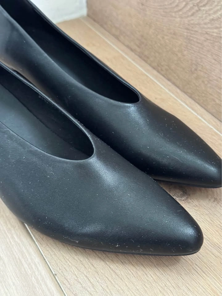 Brand new Super Soft Lambskin Leather Black Pumps – Comfortable - photo 2