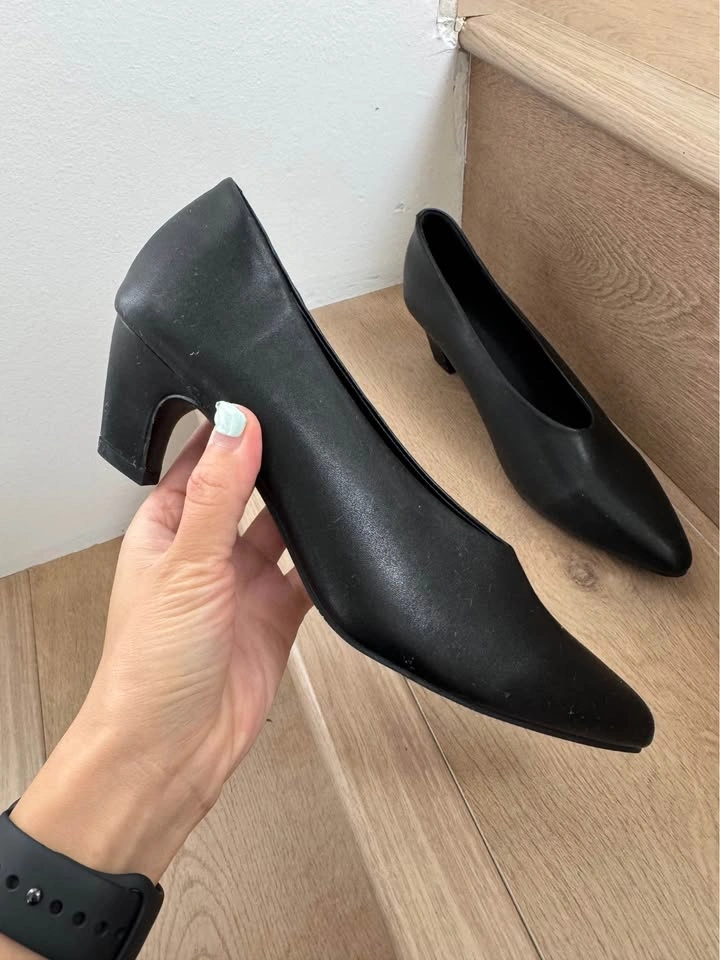 Brand new Super Soft Lambskin Leather Black Pumps – Comfortable - photo 3