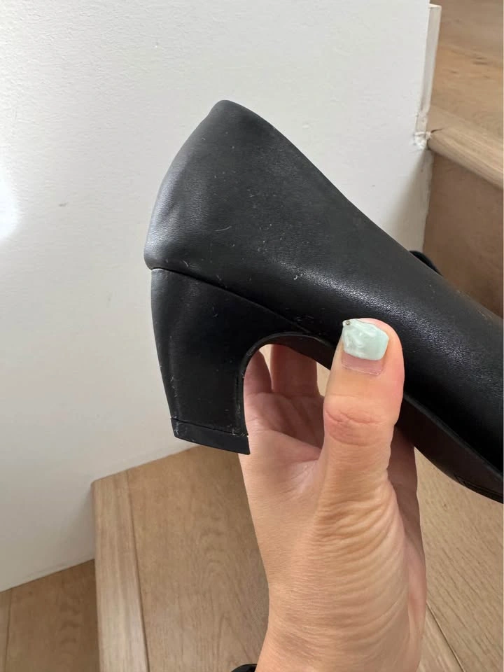 Brand new Super Soft Lambskin Leather Black Pumps – Comfortable - photo 4