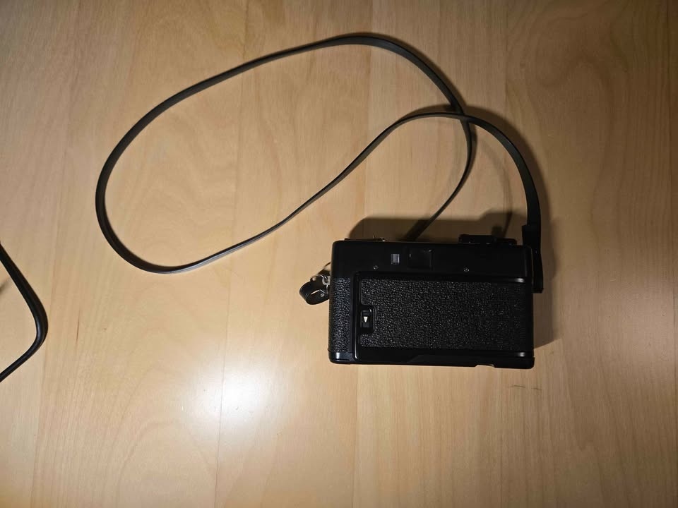 Yashica MF-2 Film Camera with Case - photo 2