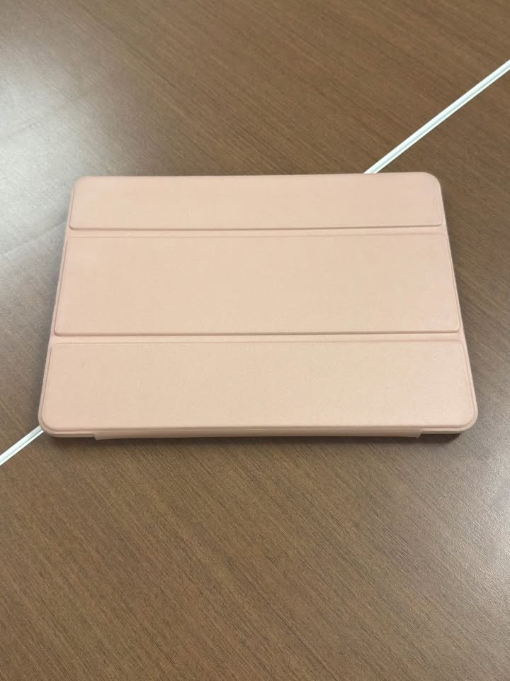 Apple iPad (6th Generation) - photo 2