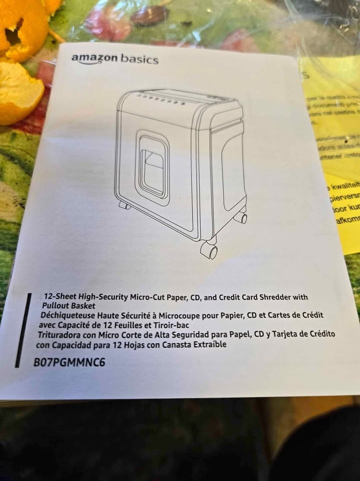 Micro cut paper, cd, credit card shredder