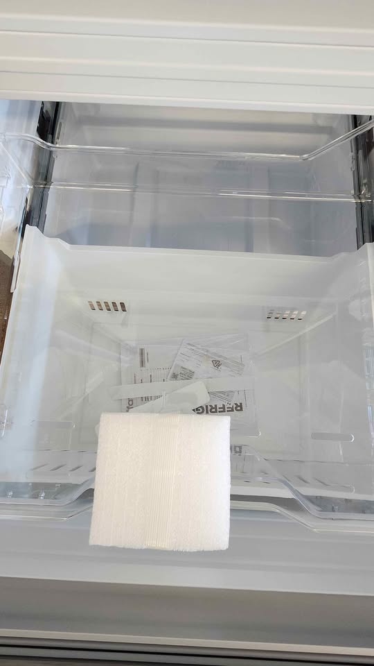 NEW 30" French Door Moffat Refrigerator - MNE18DYTNFS - photo 5