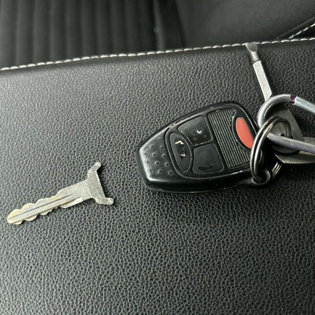 Chrysler Dodge Jeep Key Fob Remote Head KOBDT04A - photo 2