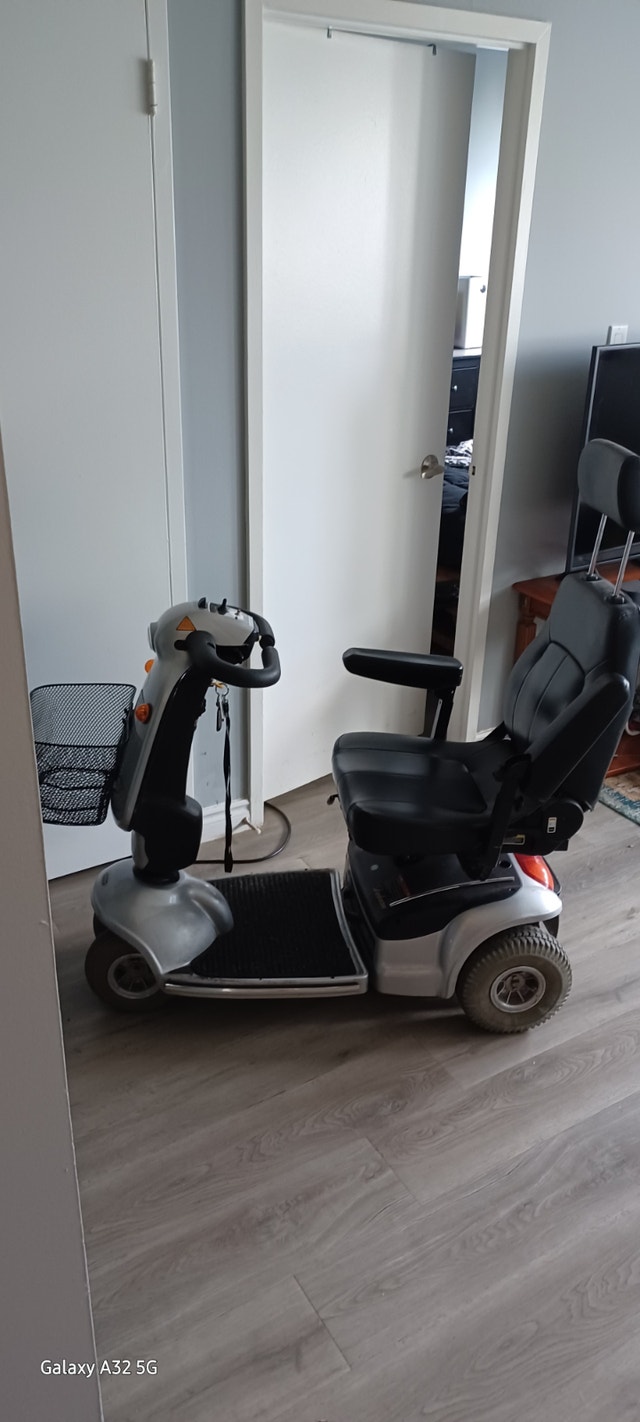 Shoprider Cobra 778EL Mobility Scooter - 3/4 Wheels - photo 3