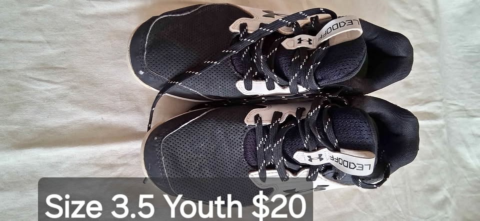 Youth Baseball Cleats Size 4.5