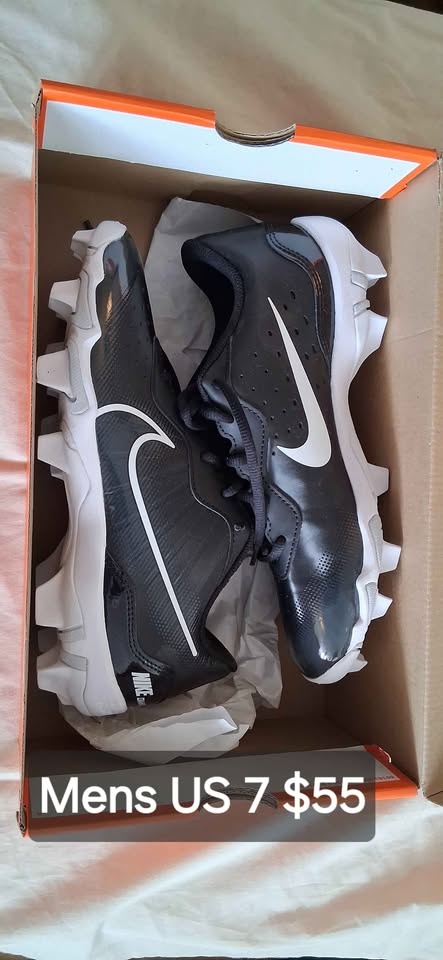 Baseball cleats - Youth 5.5 & Men's 7 - photo 3