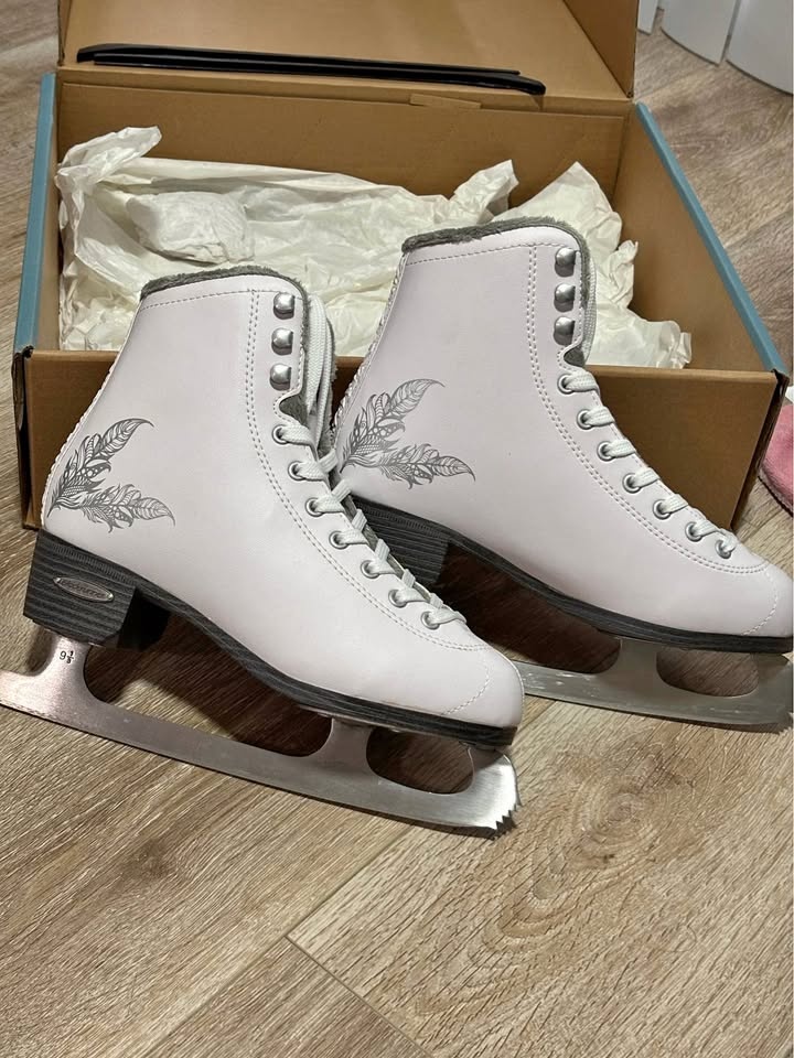 Women Figure Skate - Size 7