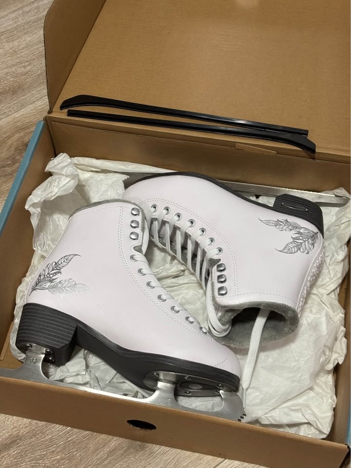 Women Figure Skate - Size 7 - photo 3
