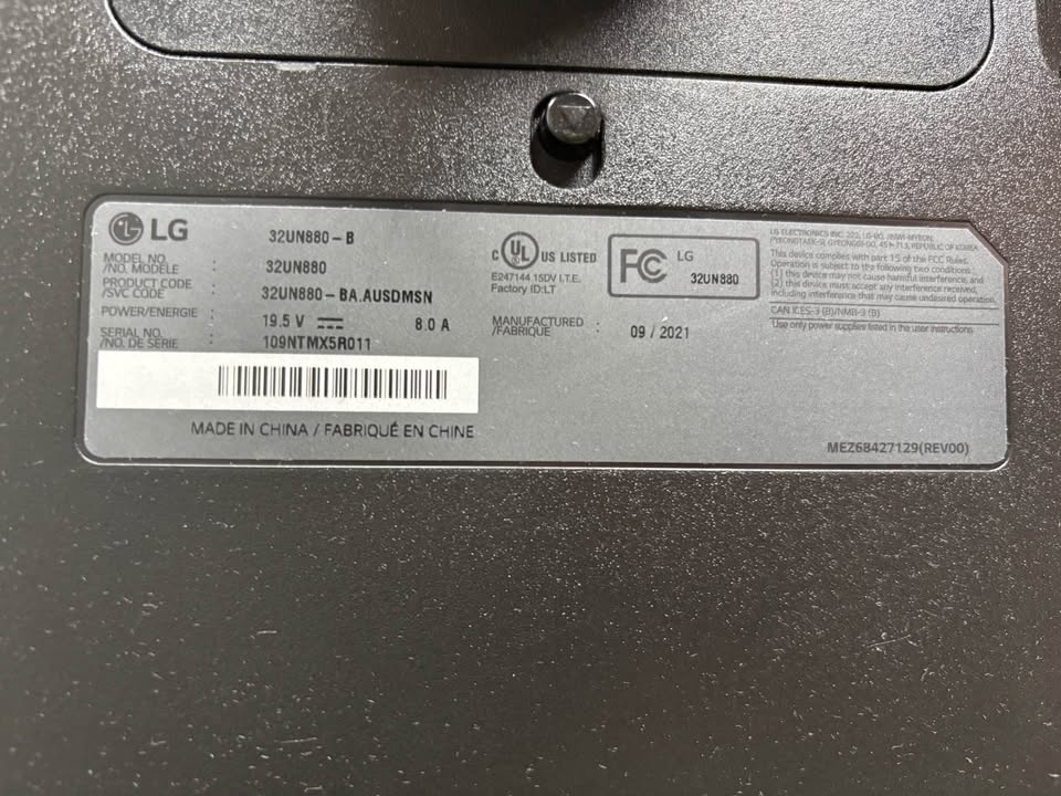 LG 32" 4K UHD Monitor USB-C Ergo Stand (32UN880-B) - photo 5