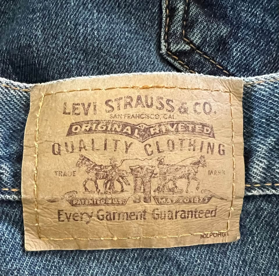 Women's Levi Jeans Size 10 - photo 3