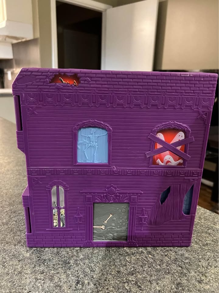 Matchbox Haunted House Mansion Fold Out Playset Toy Cars Diecast - photo 3