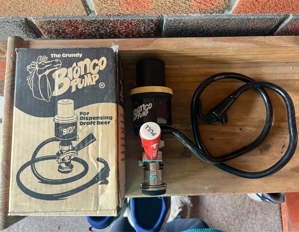 Bronco Pump Keg Tap System for Beer Dispensing - photo 5
