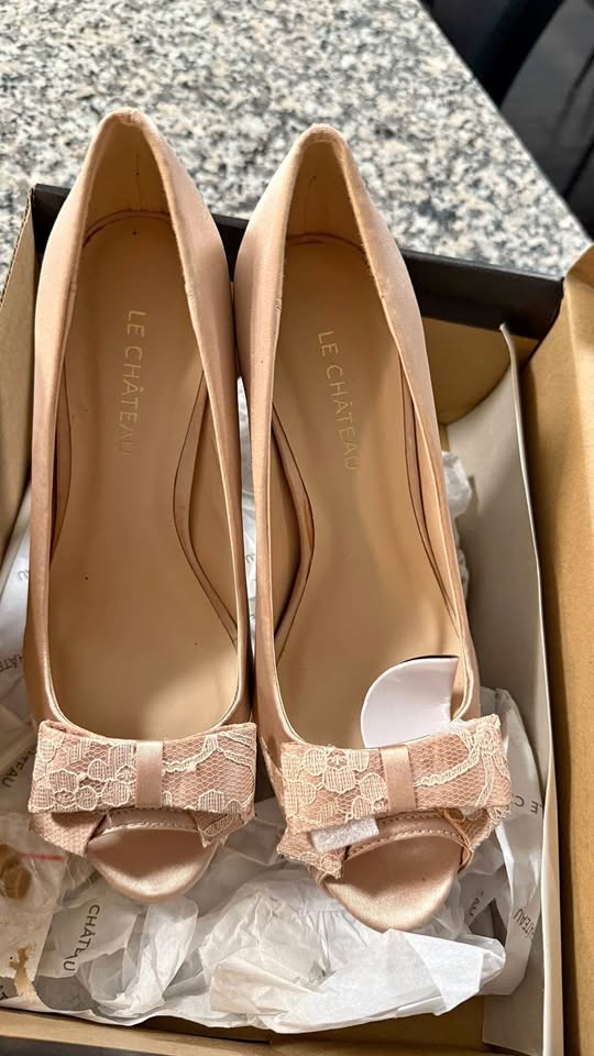 2 pairs Le Chateau heels US 36