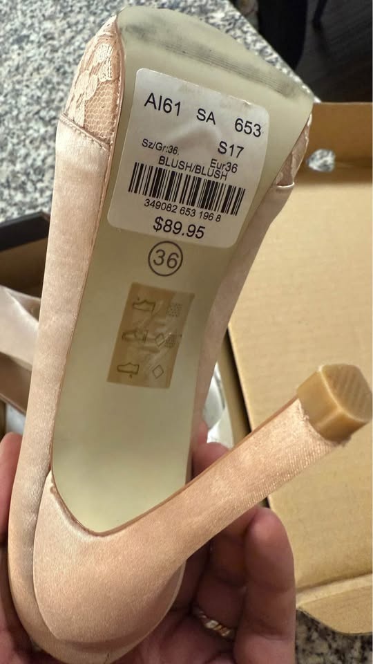2 pairs Le Chateau heels US 36 - photo 3