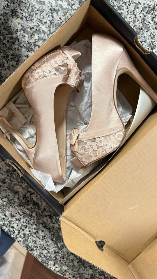 2 pairs Le Chateau heels US 36 - photo 4