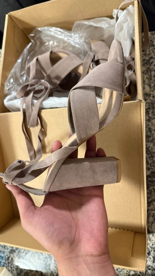 2 pairs Le Chateau heels US 36 - photo 5