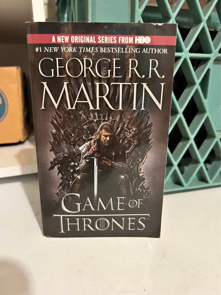 A Game of Thrones: Song of Ice and Fire Book One (Paperback)