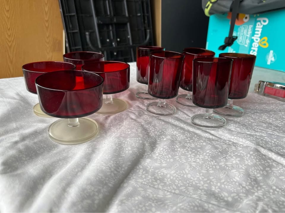 1970s Luminarc Cavalier Ruby Red Stemmed 6oz Glasses (Set of 5) - photo 4
