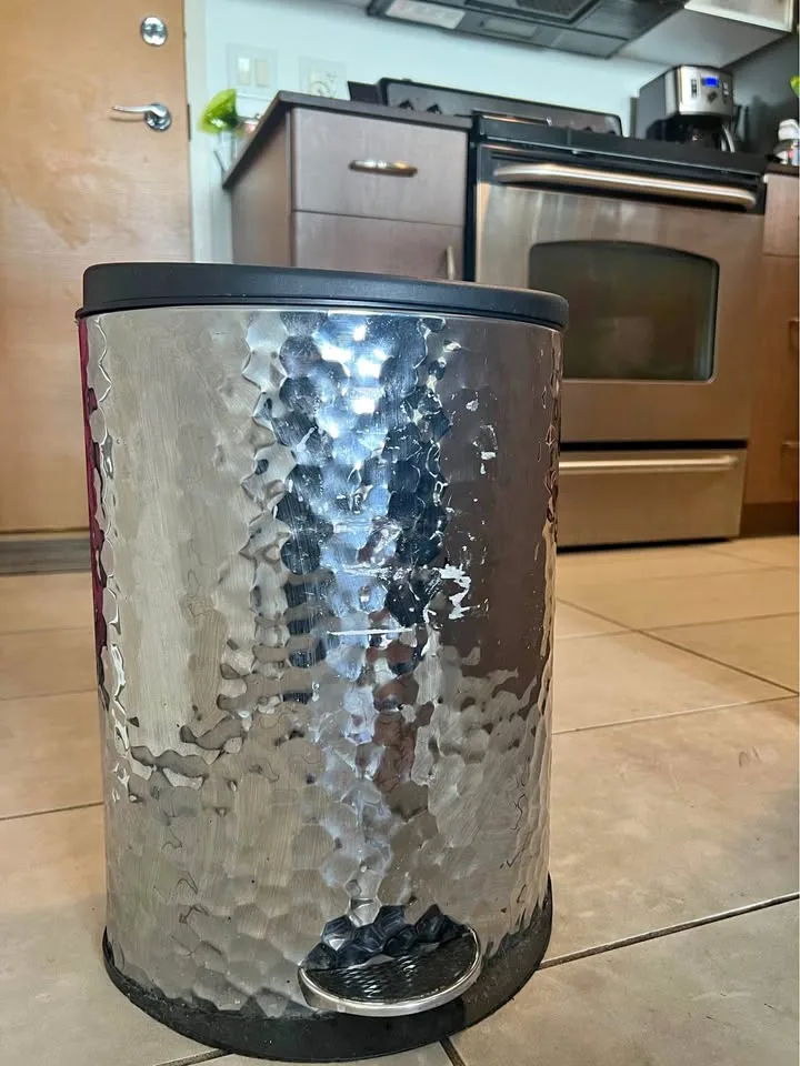Garbage can textured finish thumbnail