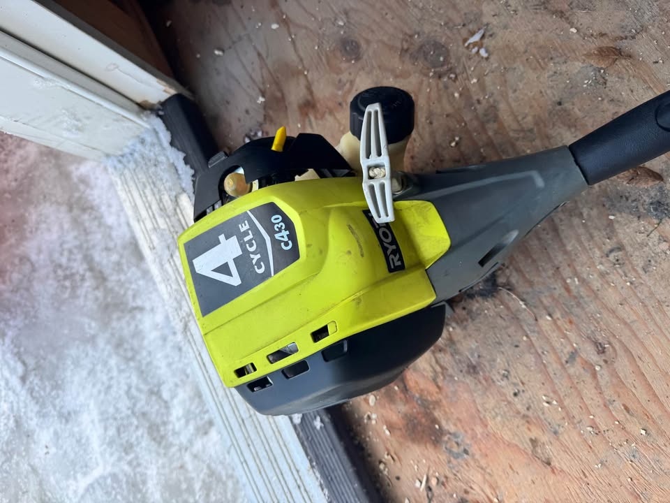 Ryobi 4-Cycle Curved Shaft Trimmer – Model RY4CCSVNM - photo 2
