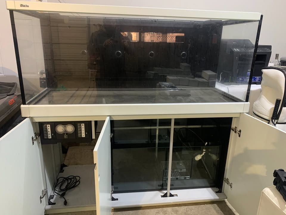 Brand New Red Sea Max S-650 170Gal Aquarium - photo 4