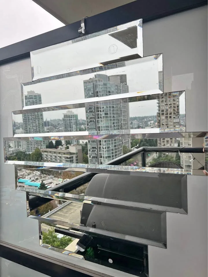 Shaped mirror thumbnail