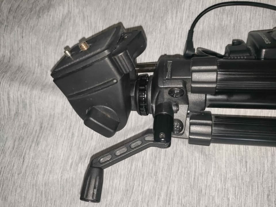 Sony VCT-550RM Camera Tripod with Remote - photo 5
