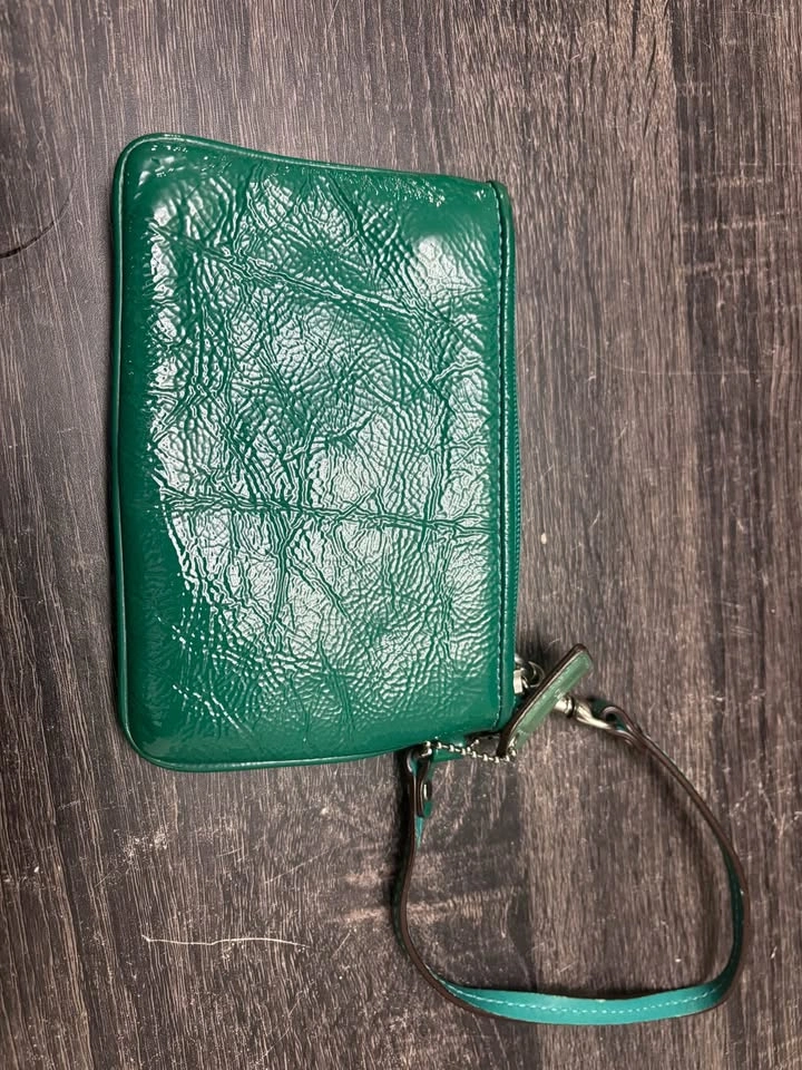 Coach Green Patent Leather Wristlet - photo 2