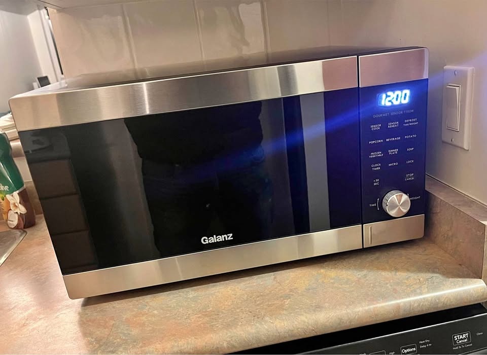 Galanz Microwave 1.3 cu.ft. Capacity