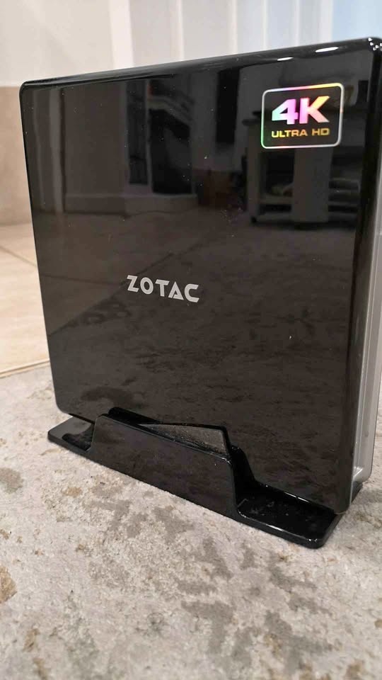 Zotac ZBOX-BI323 Mini PC - Powers On - Untested / AS-IS