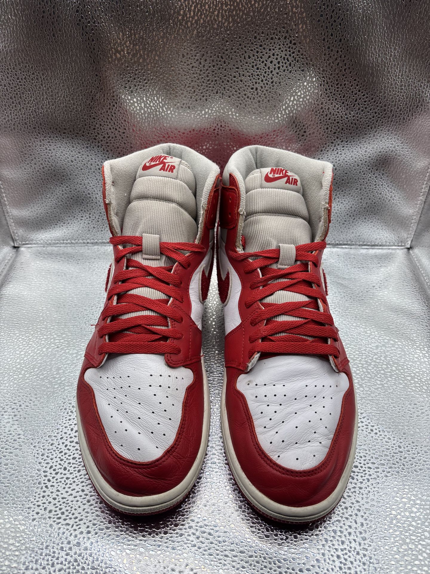 Air Jordan 1 Varsity Red - photo 2