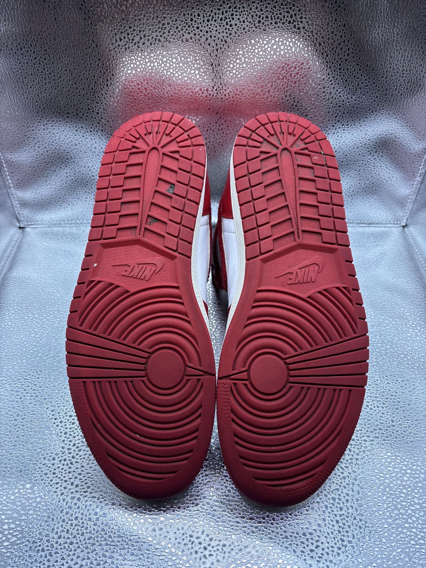 Air Jordan 1 Varsity Red - photo 3