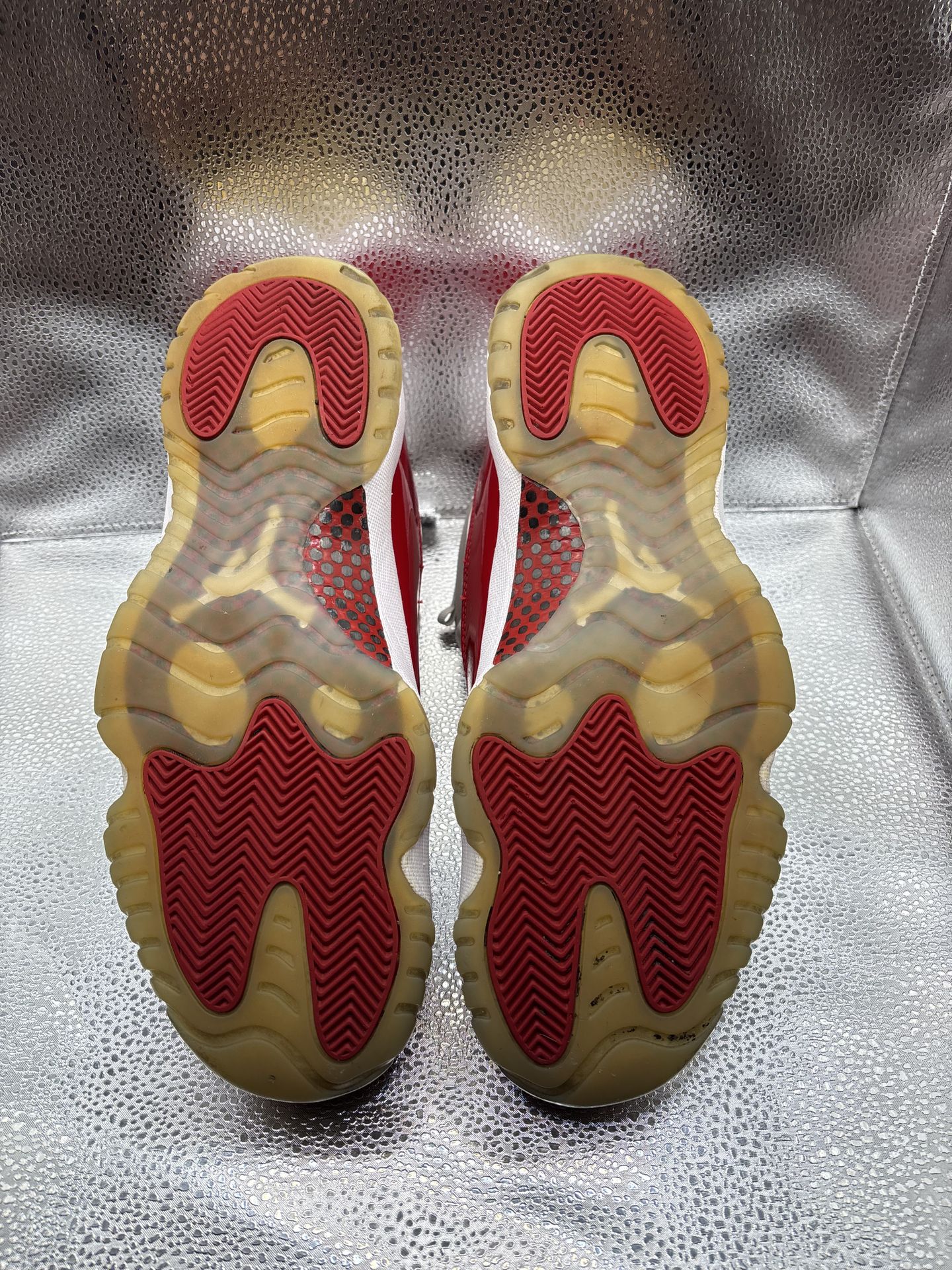Air Jordan 11 Cherry - photo 3
