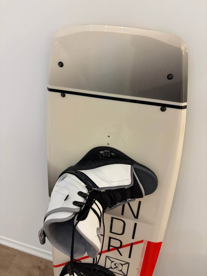 Ronix District 134cm Wakeboard with O'Brien Bindings - photo 3