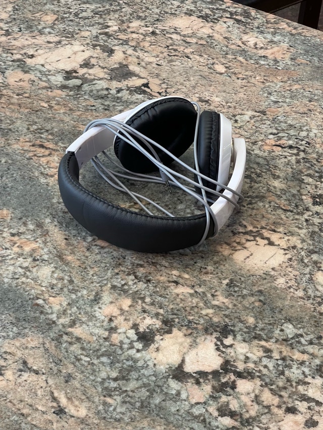 Over the ear wired headphones - photo 2