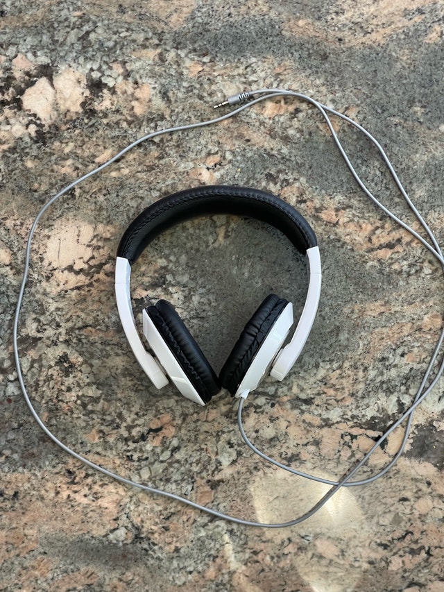 Over the ear wired headphones - photo 4
