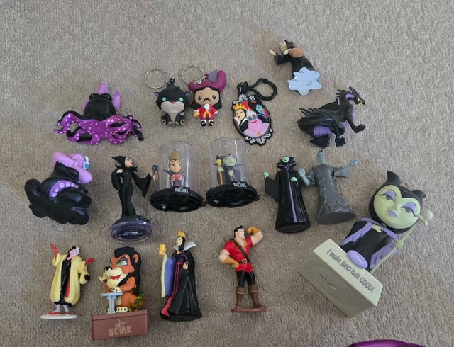 Disney Villain Collection - Figurines and Keychains