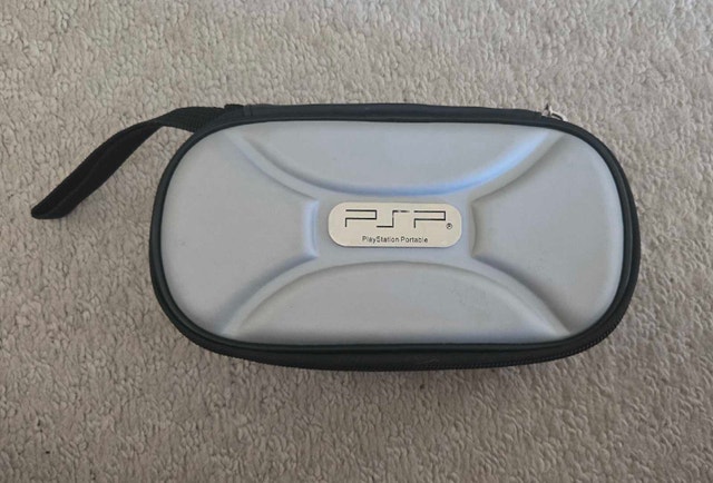 PSP - needs new battery - photo 2