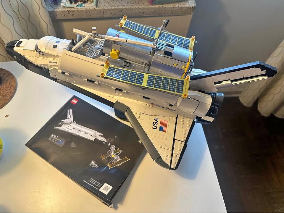 LEGO NASA Space Shuttle Discovery 10283 (Assembled)
