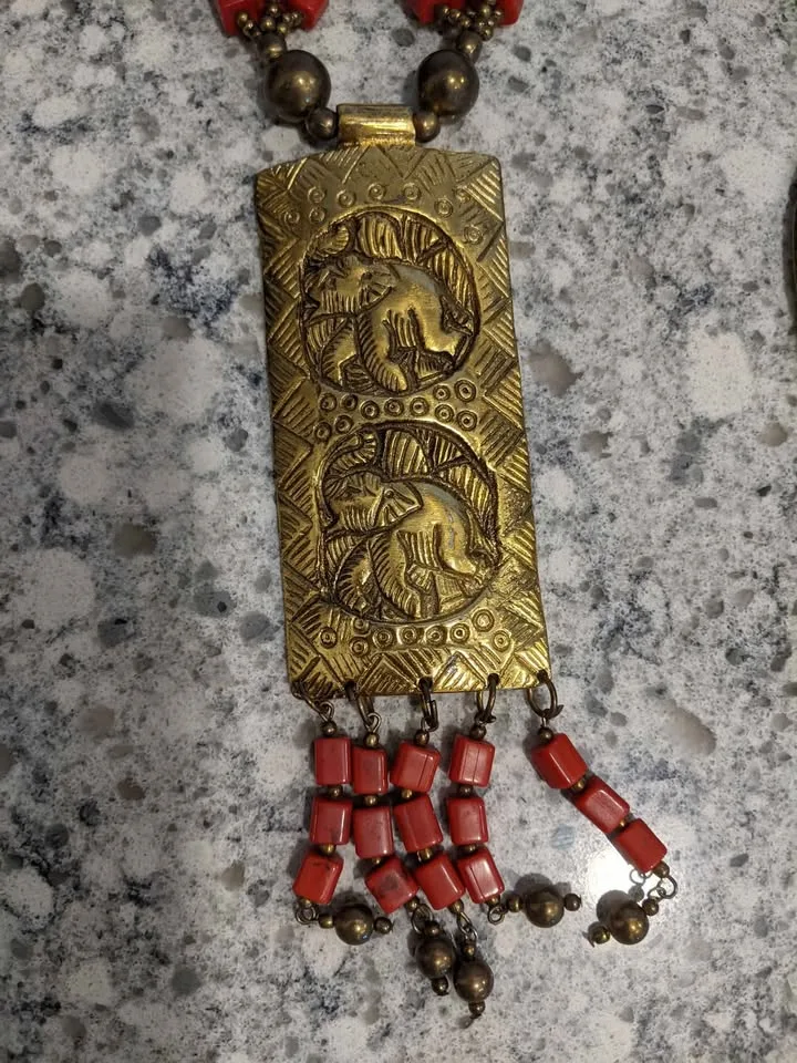 🐘 Elephant Beaded Necklaces - Pick up in Edmonton image indicator(2)