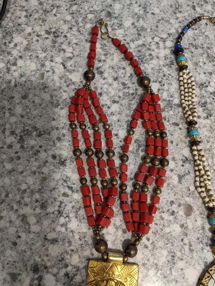 🐘 Elephant Beaded Necklaces - Pick up in Edmonton image indicator(3)