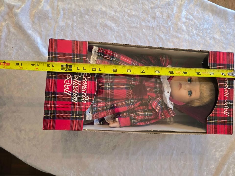 Vintage Porcelain Doll in Red Plaid Dress - New in Box - photo 5