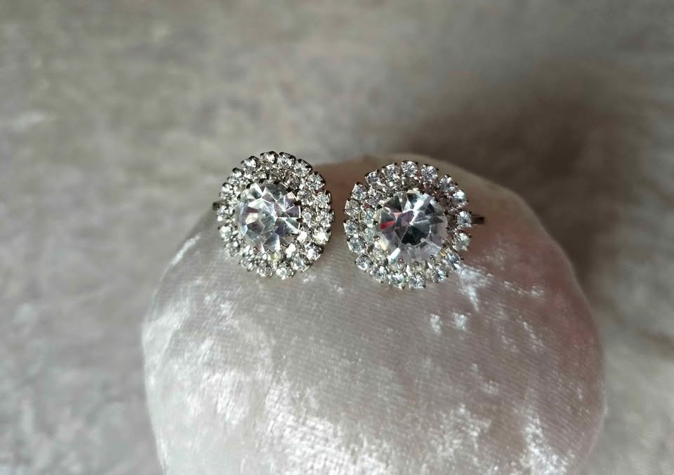 4 pair Vintage Clip On Sparkly Earrings - photo 4