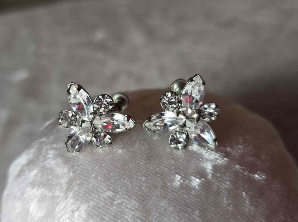 4 pair Vintage Clip On Sparkly Earrings - photo 5
