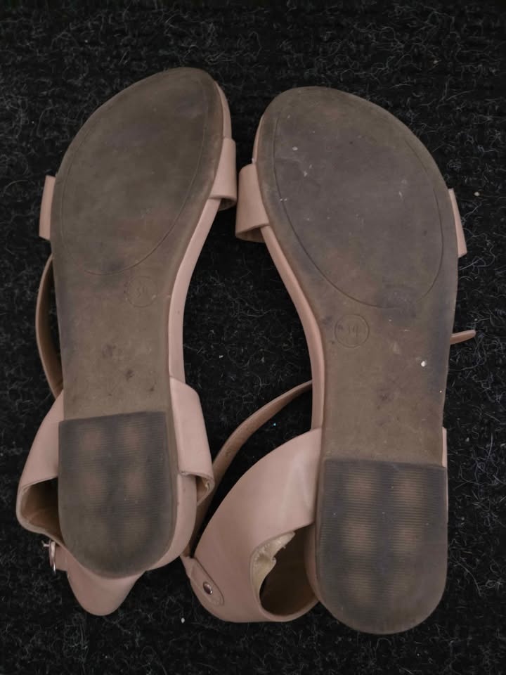 Size 8 women's- Tan Fashion Flat - photo 3