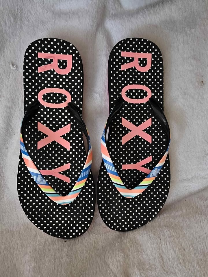 Size 7 - Roxy Flip Flop Sandles