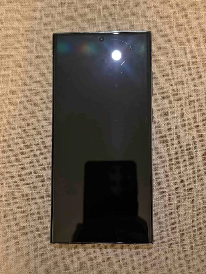 Samsung Galaxy S23 Ultra - 512gb with 2 Cases