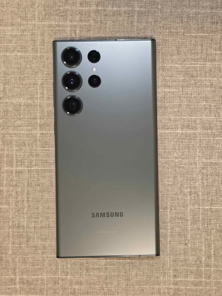 Samsung Galaxy S23 Ultra - 512gb with 2 Cases - photo 2